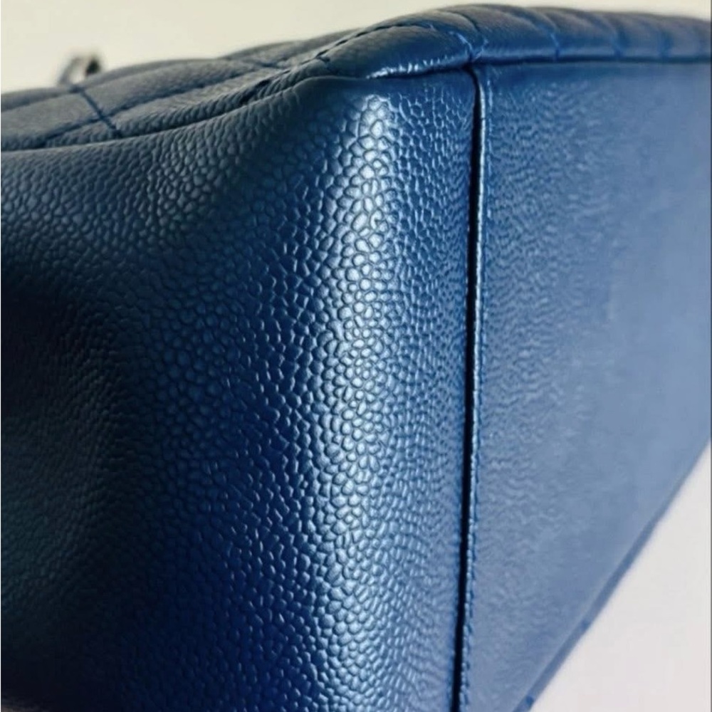 CHANEL Dark Blue Quilted Shoulder Bag - Picture 5 of 6
